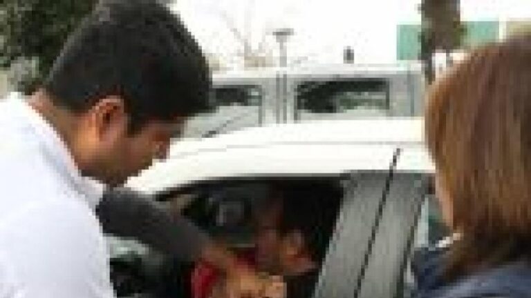 Personas vacunándose en el nodo del 107 en Tucumán durante un fin de semana