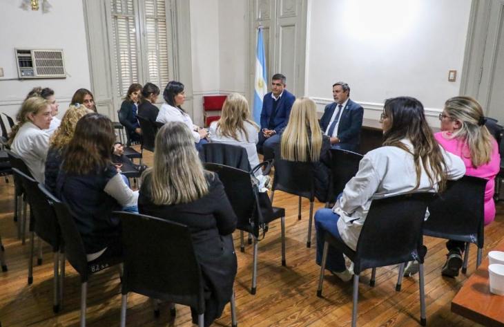 Reunión del ministro de Salud Luis Medina Ruiz con directores de áreas operativas y policlínicas en Tucumán