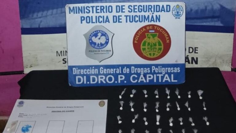 Policía durante allanamiento en Tucumán