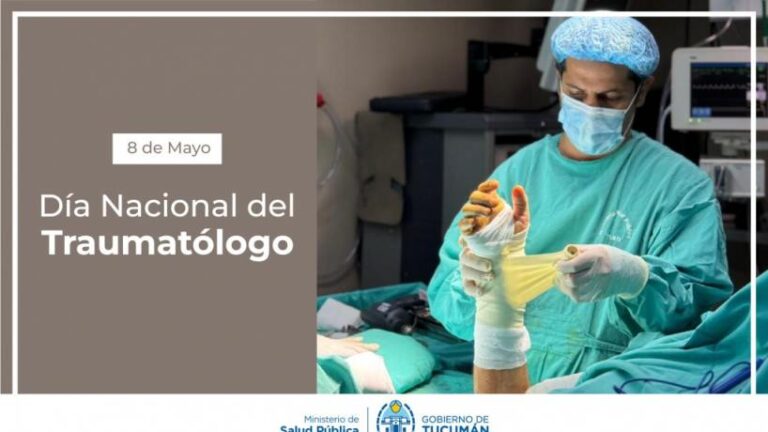 Médico traumatólogo atendiendo a un paciente en el Hospital Padilla de Tucumán